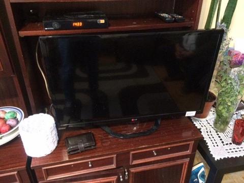 Syndyk sprzeda telewizor marki LG 32 i zestaw komputerowy Intel Pentium 4 + monitor LG