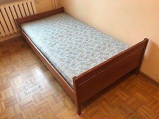 Drewniane łóżko ze stelażem i materacem 100x200 cm