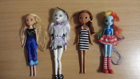 4 lalki: Dokotr Dośka, Rainbow Dash, Monster High i Calineczka