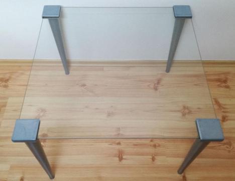 Stolik szklany 69 cm szerokości