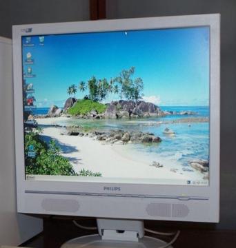 Biały monitor LCD Phillips 17
