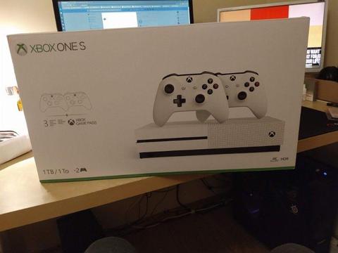 Xbox One S 1Tb 2 Pady
