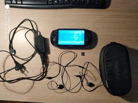 Konsola PS Vita PCH-1104 (używana, stan dobry)