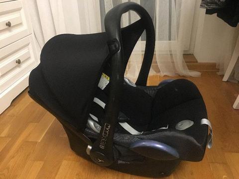 Fotelik / nosidełko MAXI COSI 0-13 kg z daszkiem oraz wkładką dla niemowlaka