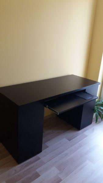 solidne biurko, wykonane według indywidualnego projektu