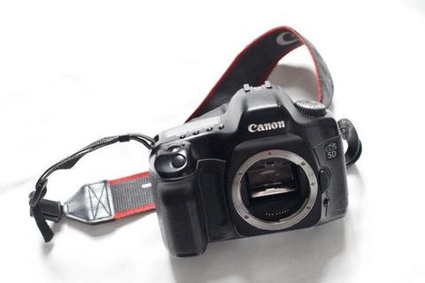 Używany aparat Canon 5D MK I