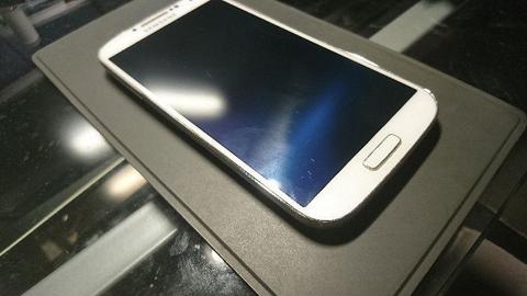 Samsung Galaxy S4 LTE biały, skórzane etui