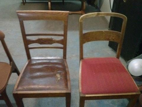 Stare krzesła do renowacji. Stare krzesło