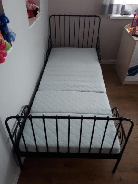 Sprzedam łóżko z materacem z IKEA