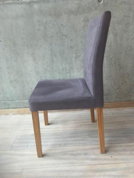 Eleganckie krzesła do jadalni drewno dąb i welurowe obicie szaro-fioletowe zestaw