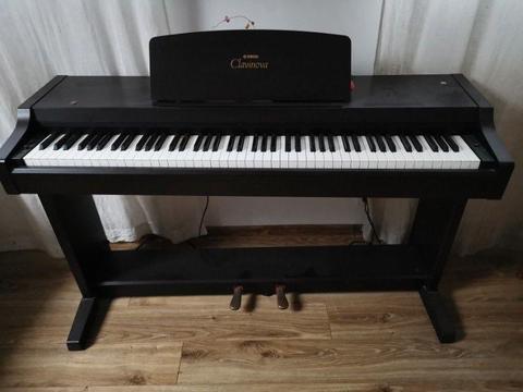 Sprzedam pianino Yamaha Clavinova model CLP-810s