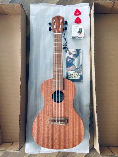 UKULELE Baton Rouge, symbol UR21-S PLUS Tuner PLUS Kostki do gry na ukulele. CAŁY ZESTAW