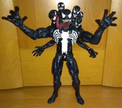 Figurka kolekcjonerska Marvel Select Venom Oryginał stan 10/10 komplet