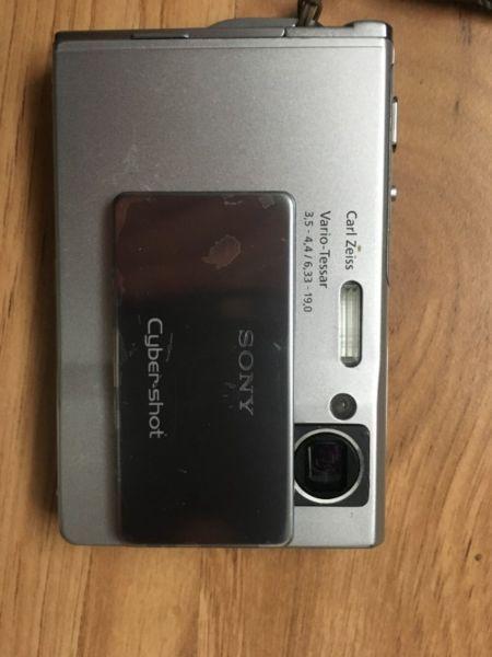 Aparat SONY DSC-17 5.1 Megapixeli + karta 2GB