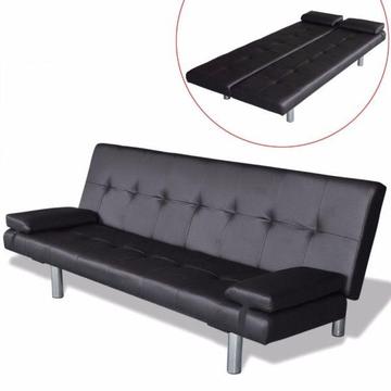 Czarna sofa z dwoma poduszkami(241722)