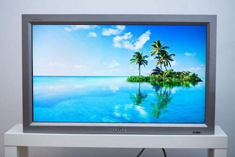 Telewizor LCD Samsung 32 calowy - sprawny