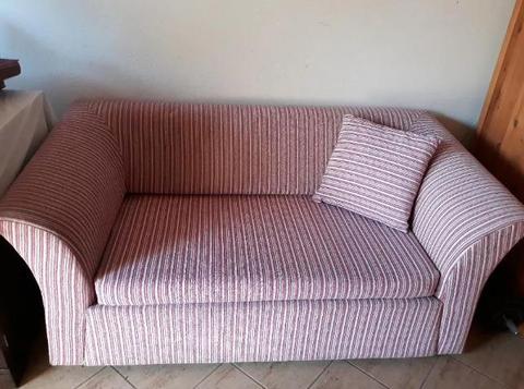 kanapa różowa