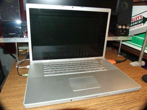 MacBook Pro 17 cali