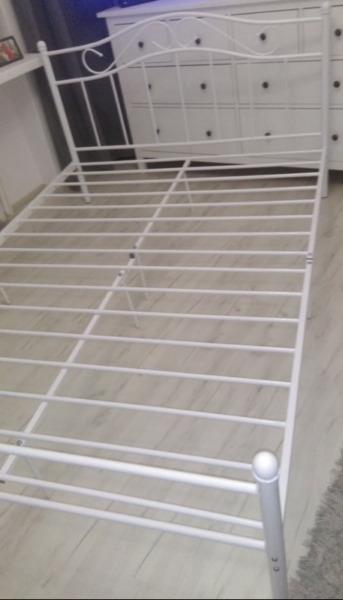 Metalowe kute łóżko białe małżeńskie 140/200