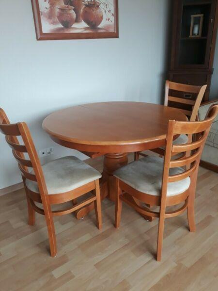okrągły rozkładany stół z krzesłami