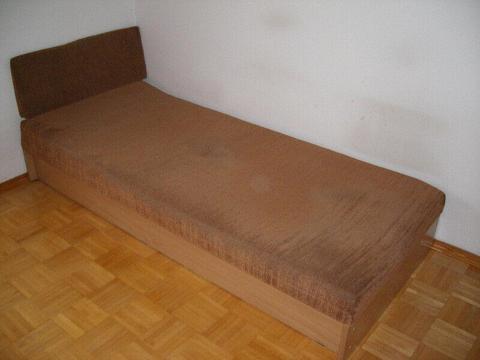 Sprzedam łóżko/ tapczan / szer. 90 cm