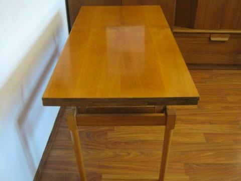 ławo=stół rozkładany i podnoszony