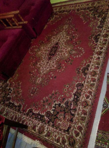 Bordowy strzyżony dywan stan dobry - efektowny