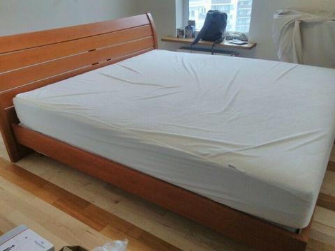Sprzedam łóżko sypialniane (180/200 cm)
