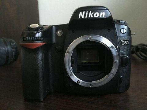 Nikon D80 z obiektywem Nikkor DX 18-135 mm 3,5-5,6 G