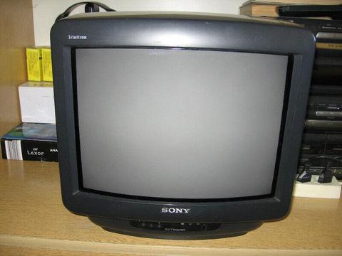 Telewizor SONY 14 cali , w komplecie z oryginalnym pilotem