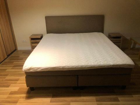 KOMPLET - ekskluzywne łóżko 210x184 i 2 nocne szafki 33x33,5
