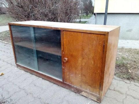 Kredens witryna drewniany regał PRL szyby z szybami Retro Vintage Loft