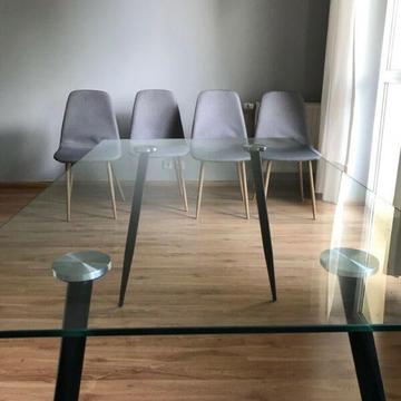 Stół Wilma - szklany stół z krzesłami