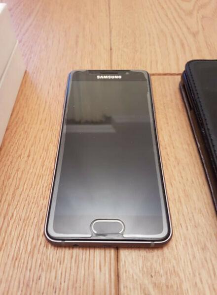 Samsung Galaxy A3 (16GB) czarny folia plus dwa futerały