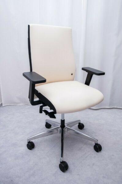 Krzesło biurowe - obrotowe Famos 1F52 made in Germany (używane /pokazowe w BARDZO DOBRYM STANIE)