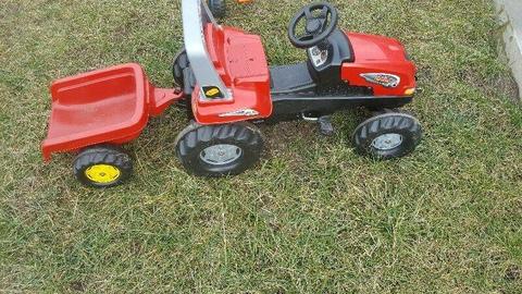 Traktor Rolly Junior czerwony z przyczepą w bardzo dobrym stanie!!!