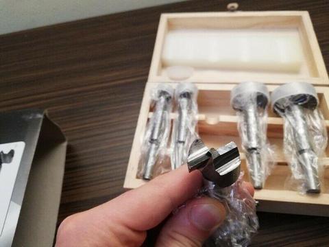 Zestaw pięciu frezów na otwory/ kołowe - Meble