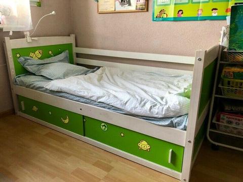 Łóżko dla dziecka z barierką zabezpieczającą (160/80)