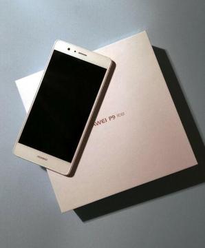 Biały Huawei P9 Lite (2016) z akcesoriami
