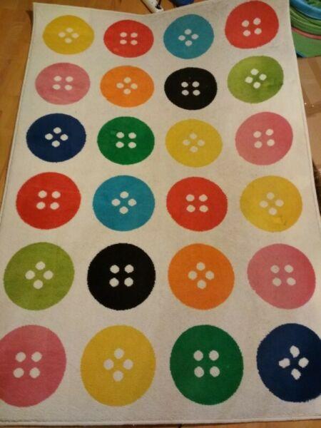 Dywan biały kolorowe guziki IKEA