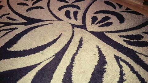 Sprzedam dywan brązowy nowoczesny /kwiaty/ 200 x 290 cm