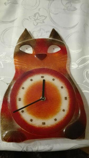 Zegar-kot ze szkła