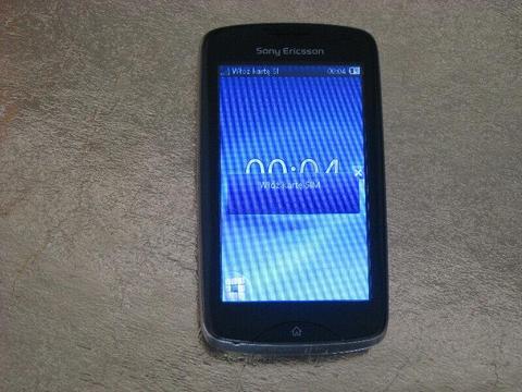 Telefon dotykowy Sony Ericsson TXT Pro z wysuwaną klawiaturą