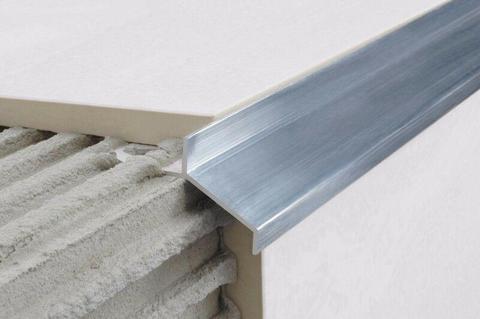 Profil aluminiowy balkonowy naturalny 35mm 2,5m - okapnik w kolorze naturalnym