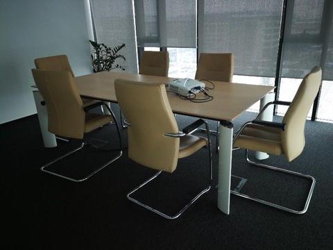 MEBLE BIUROWE - Wyprzedaż - Stół konferencyjny z kompletem krzeseł