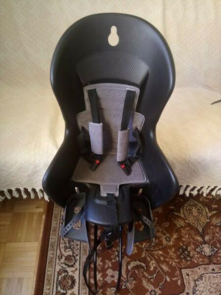 Fotelik rowerowy Polisport z funkcją spania