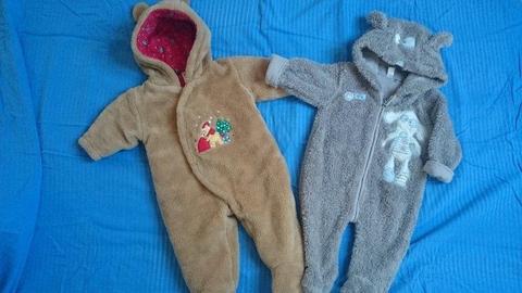 Ciepłe i markowe kombinezony stan idealny