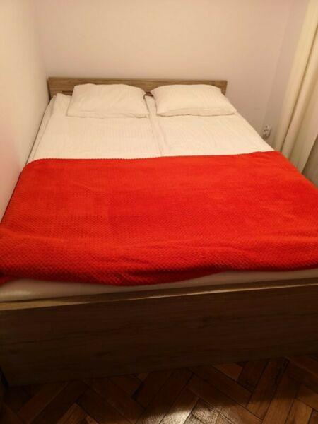 Sprzedam łóżko z materacem 140 x 200