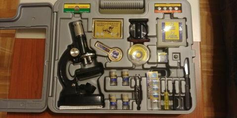 Mikroskop Młody Badacz - 68 elementów - używany, sprawny