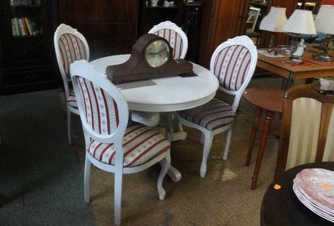 stół okrągły rozkładany drewniany fornirowany + cztery krzesła tapicerowane